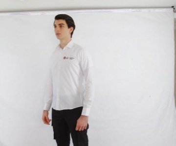 Erkek beyaz yakalı LG gömlek